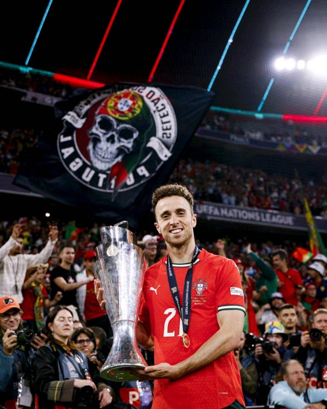 开云线上软件-利物浦关键时刻救险，巴黎力保胜局拿下系列赛